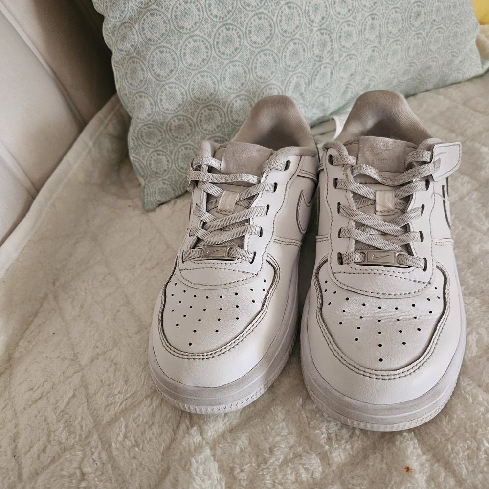 Nike White Kids Sneakers - Picture 2 of 11